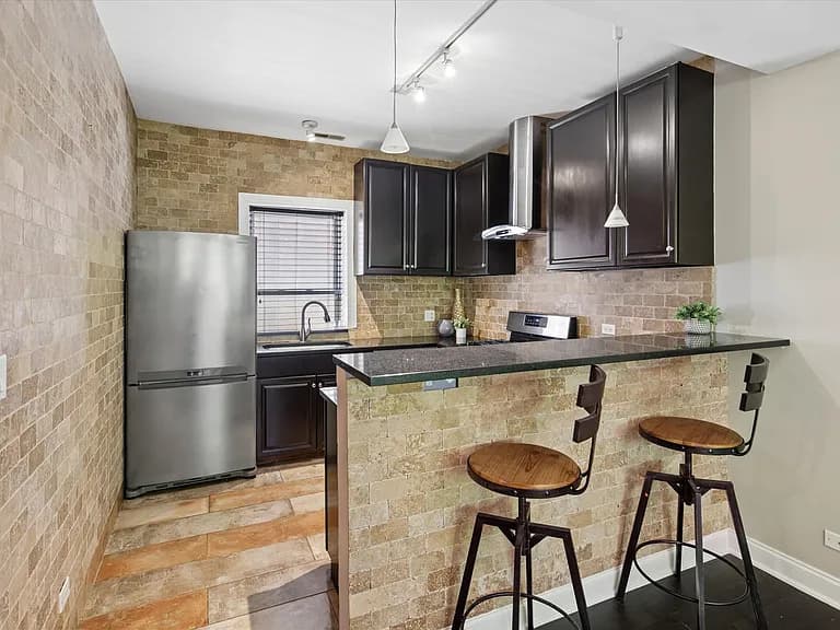 Gallery view 7 of 4912 N Kedzie Ave Apt 1W, Chicago, IL 60625