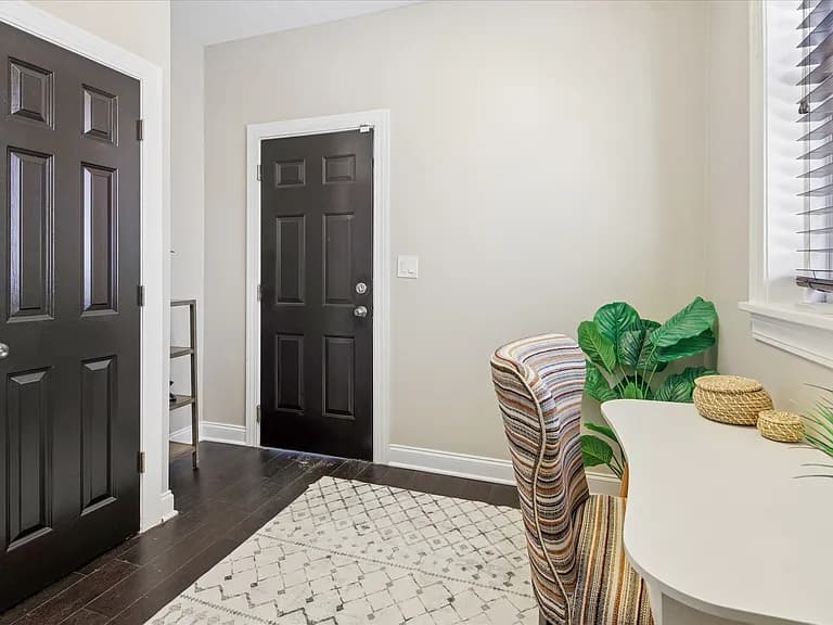 Gallery view 9 of 4912 N Kedzie Ave Apt 1W, Chicago, IL 60625