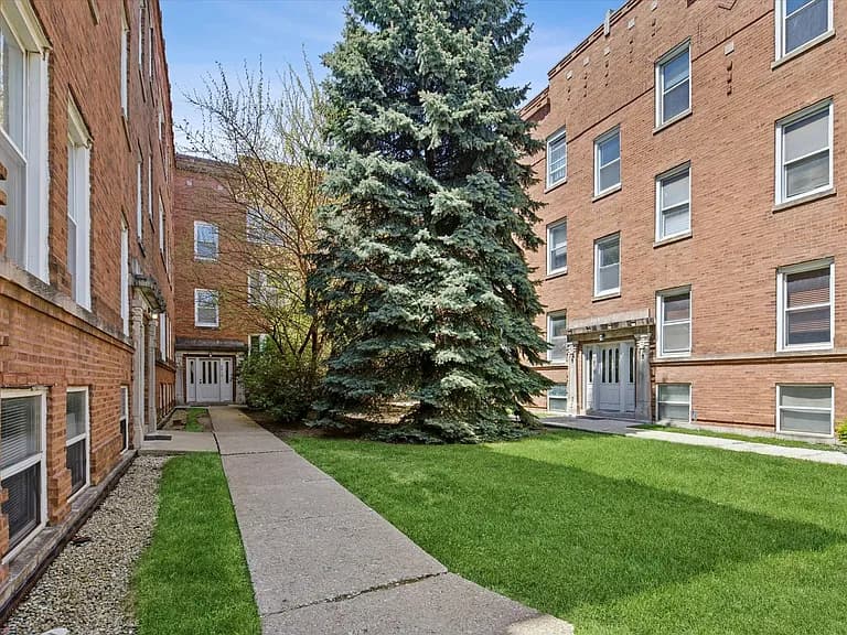 Gallery view 13 of 4912 N Kedzie Ave Apt 1W, Chicago, IL 60625