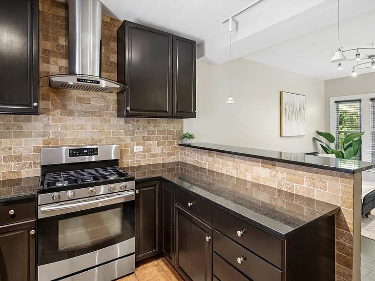 Gallery view 15 of 4912 N Kedzie Ave Apt 1W, Chicago, IL 60625