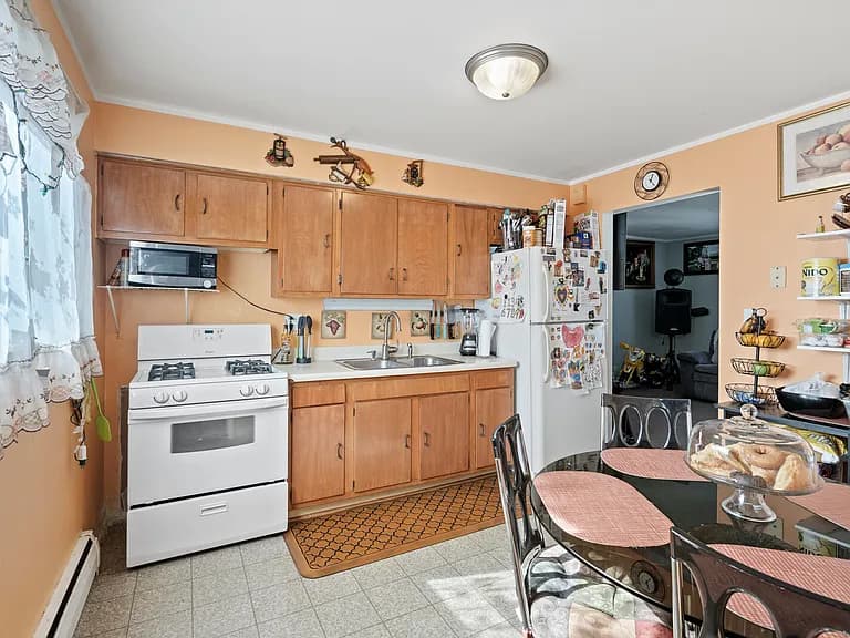 Gallery view 10 of 430 N 3rd Ave, Des Plaines, IL, 60016