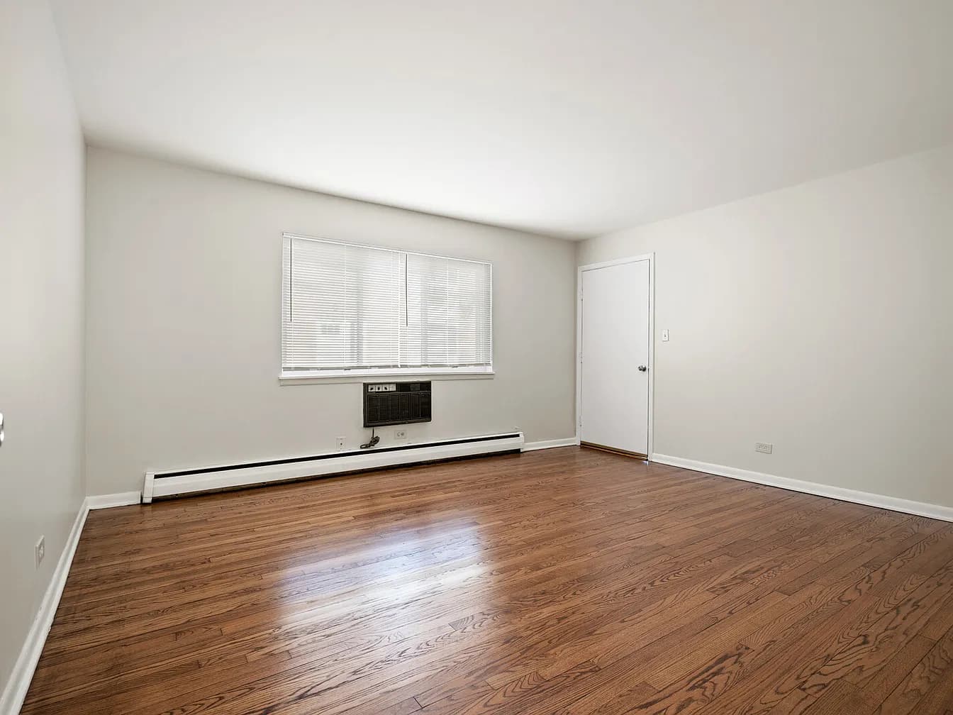 Gallery view 16 of 430 N 3rd Ave, Des Plaines, IL, 60016