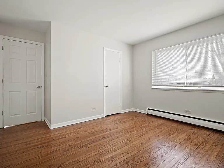 Gallery view 17 of 430 N 3rd Ave, Des Plaines, IL, 60016