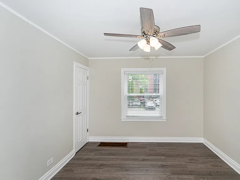 Gallery view 2 of 6554 N Ridge Blvd #1, Chicago, IL, 60626