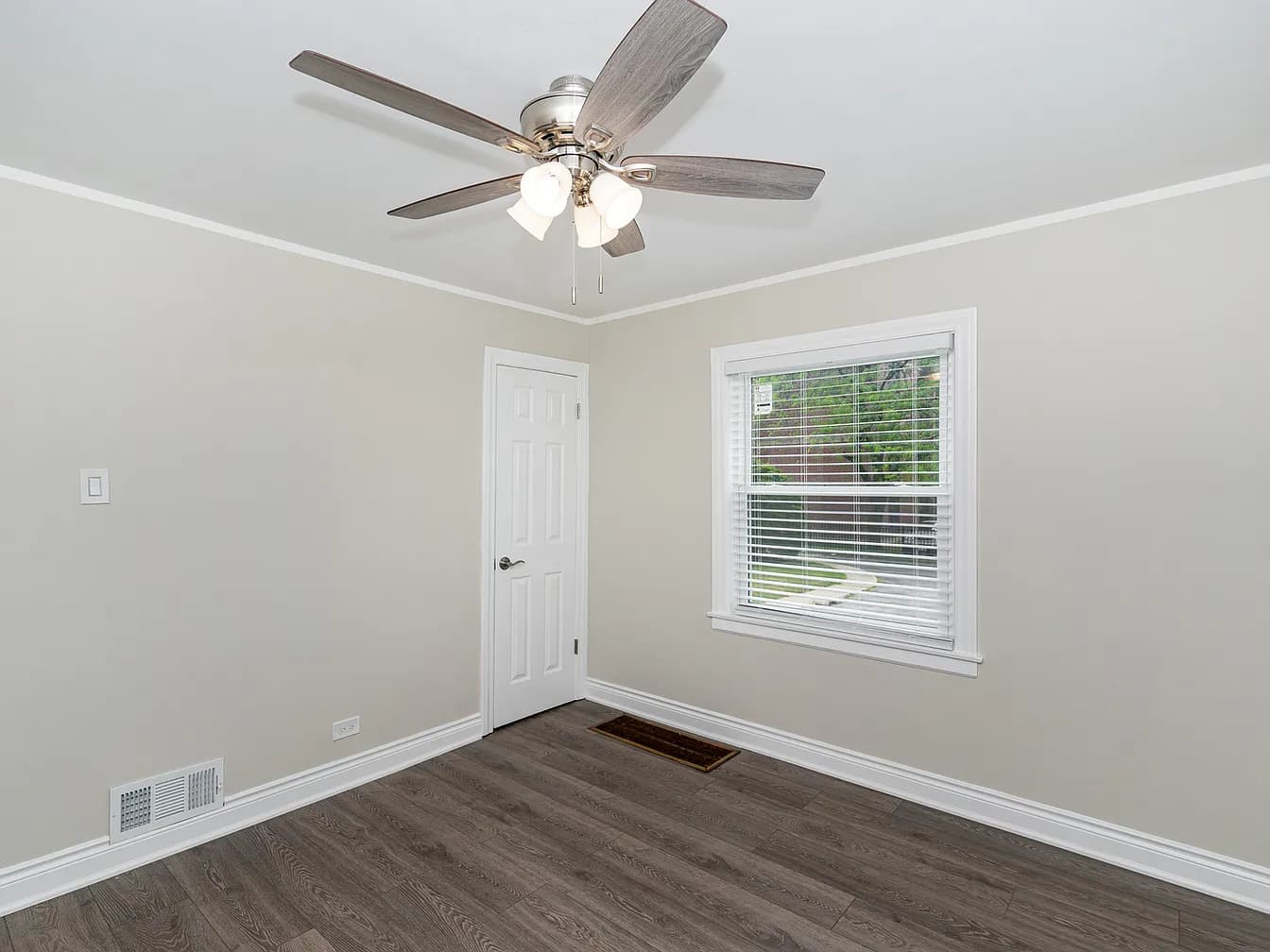 Gallery view 3 of 6554 N Ridge Blvd #1, Chicago, IL, 60626