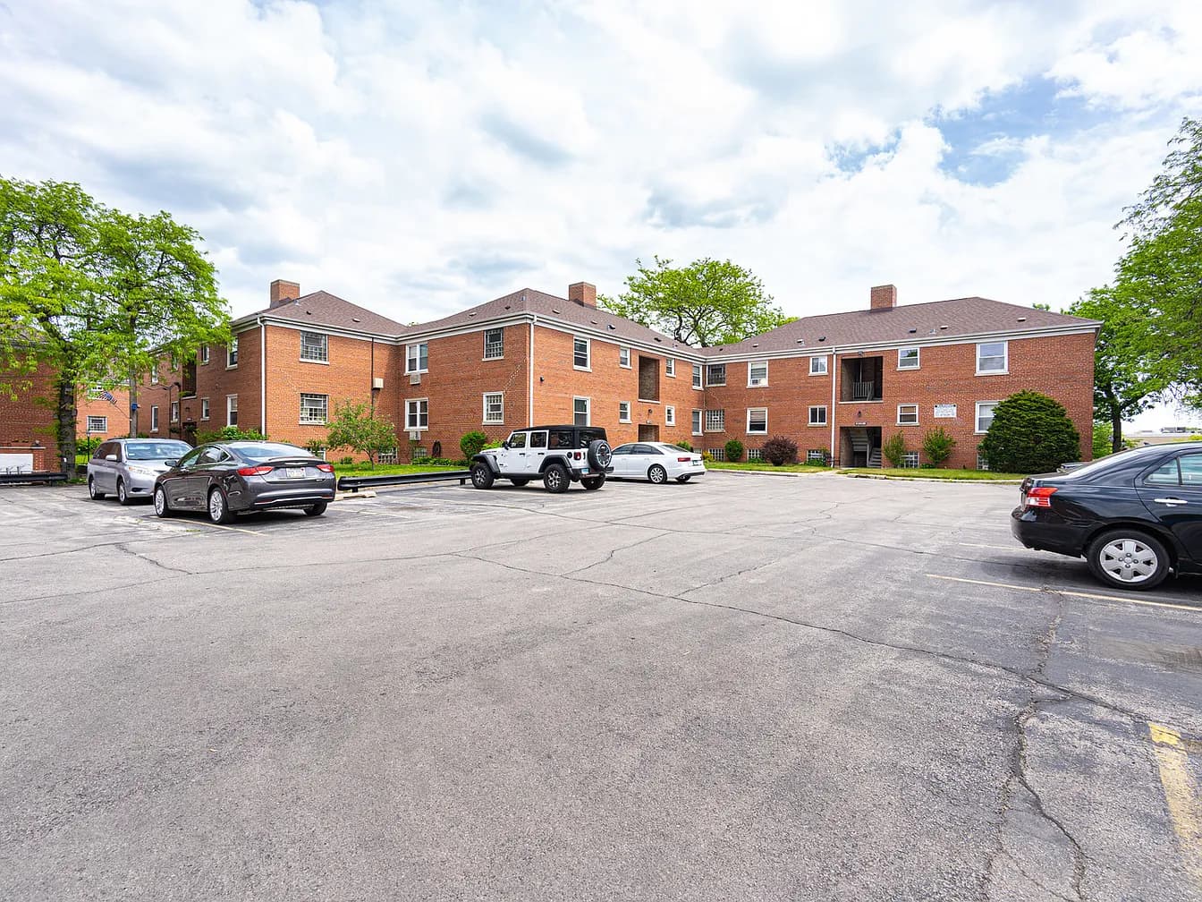 Gallery view 4 of 6554 N Ridge Blvd #1, Chicago, IL, 60626