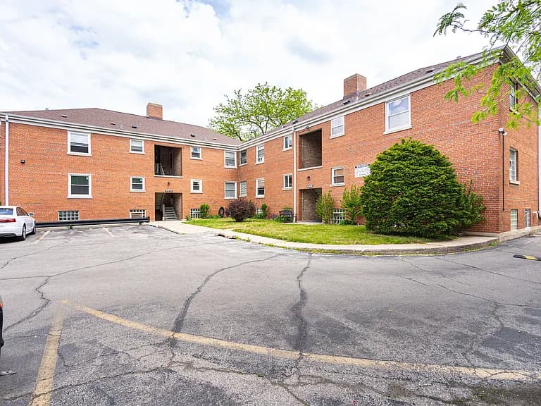 Gallery view 6 of 6554 N Ridge Blvd #1, Chicago, IL, 60626