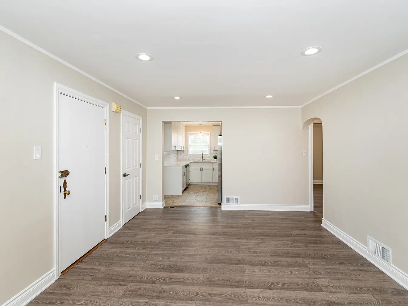 Gallery view 8 of 6554 N Ridge Blvd #1, Chicago, IL, 60626