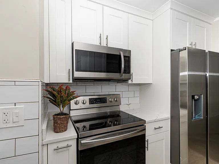 Gallery view 9 of 6554 N Ridge Blvd #1, Chicago, IL, 60626