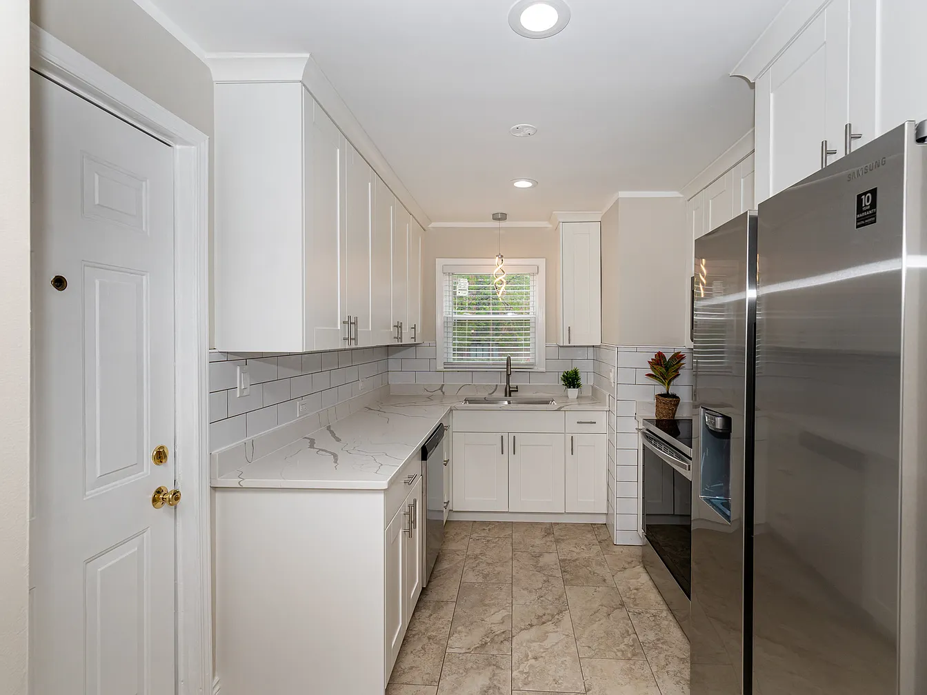 Gallery view 12 of 6554 N Ridge Blvd #1, Chicago, IL, 60626
