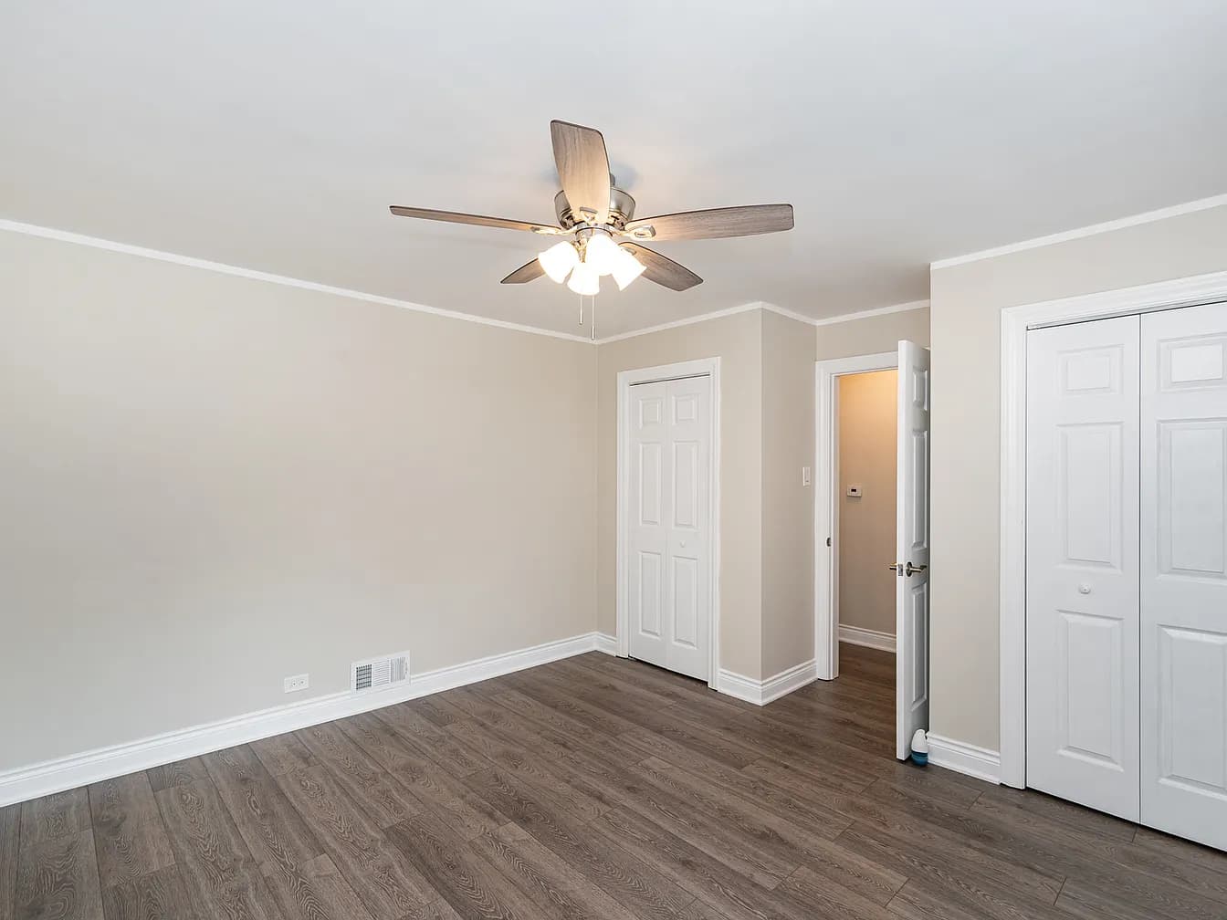 Gallery view 13 of 6554 N Ridge Blvd #1, Chicago, IL, 60626