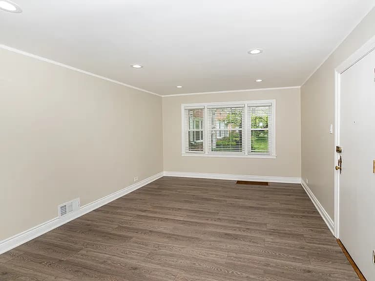 Gallery view 14 of 6554 N Ridge Blvd #1, Chicago, IL, 60626