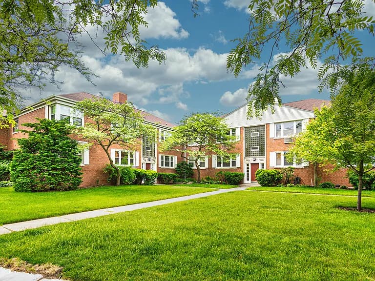 Gallery view 17 of 6554 N Ridge Blvd #1, Chicago, IL, 60626