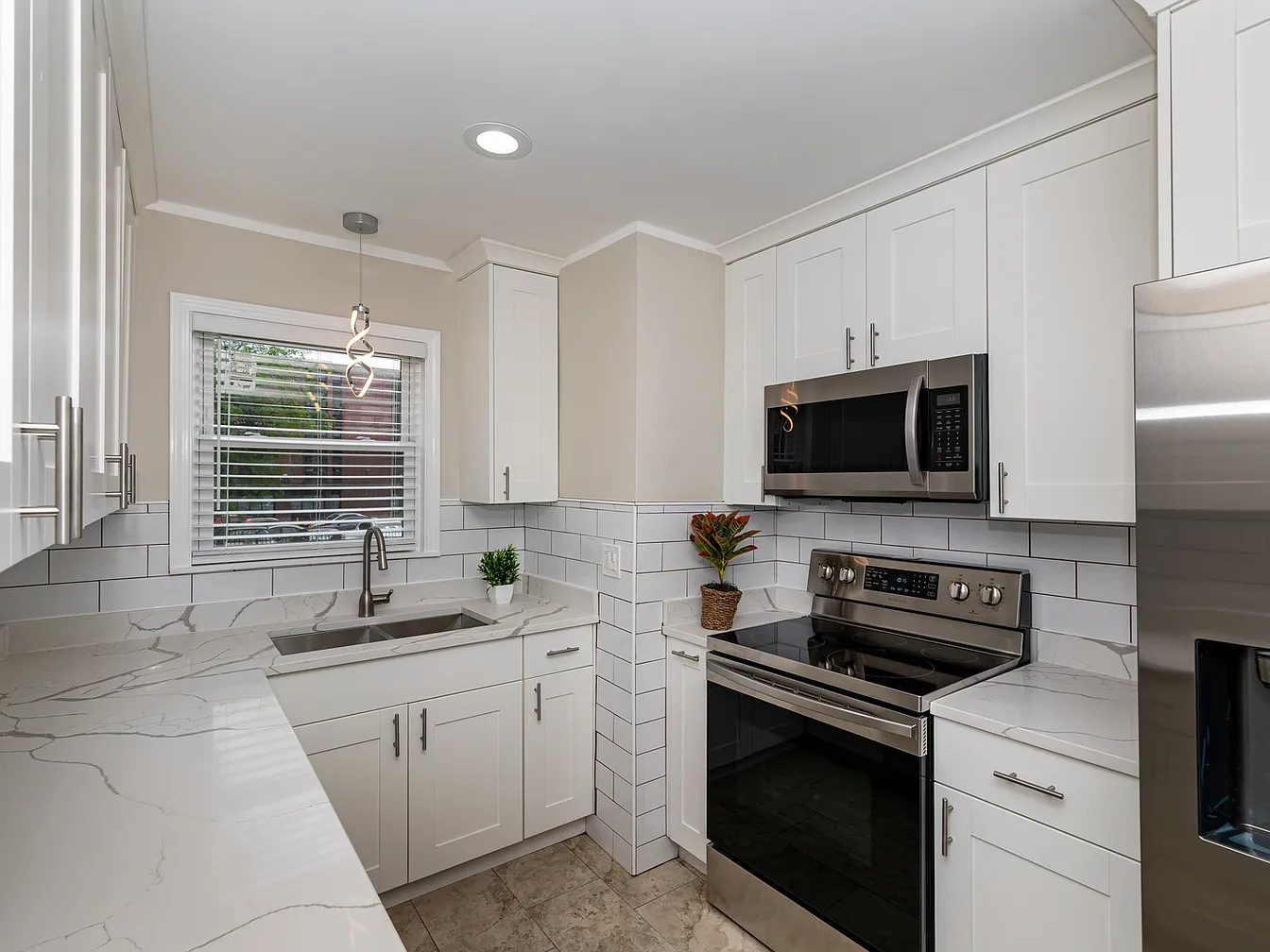 Gallery view 20 of 6554 N Ridge Blvd #1, Chicago, IL, 60626