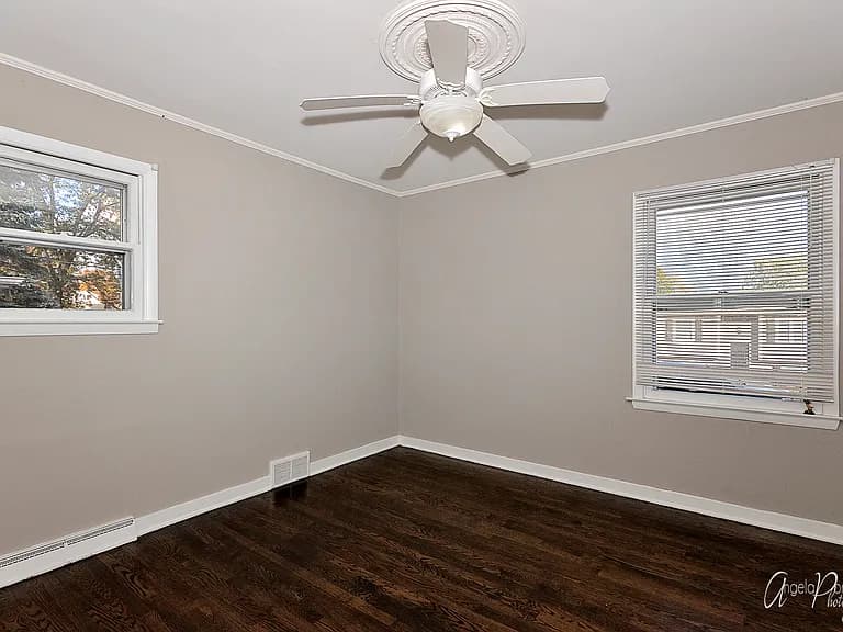 Gallery view 5 of 700 Pontiac Ct, Round Lake Heights, IL, 60073