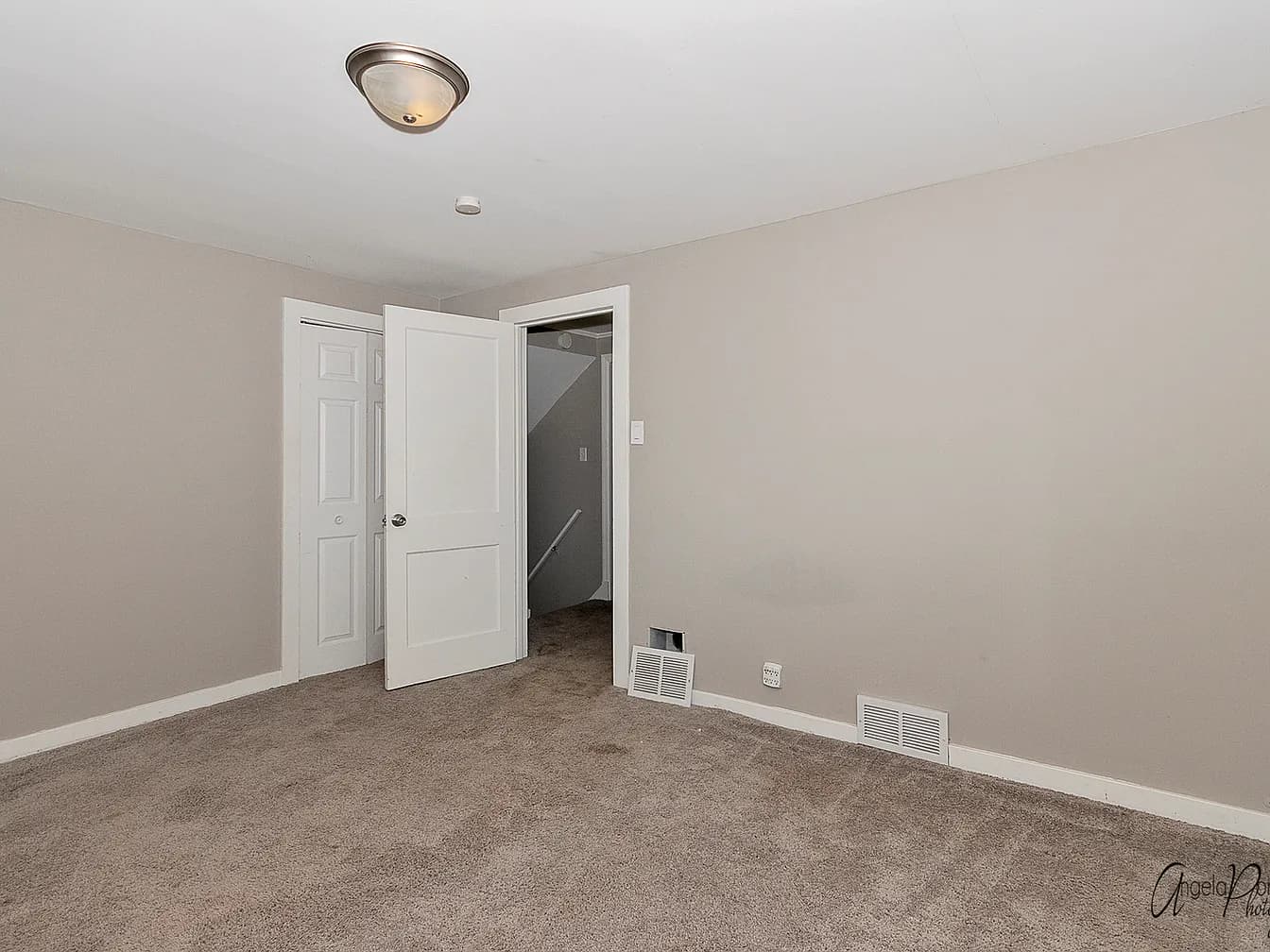 Gallery view 24 of 700 Pontiac Ct, Round Lake Heights, IL, 60073