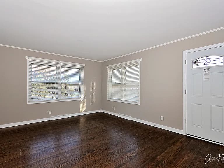Gallery view 30 of 700 Pontiac Ct, Round Lake Heights, IL, 60073