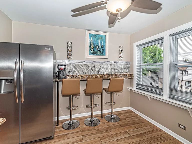 Gallery view 4 of 4330 N Keystone Ave APT 3E, Chicago, IL, 60641
