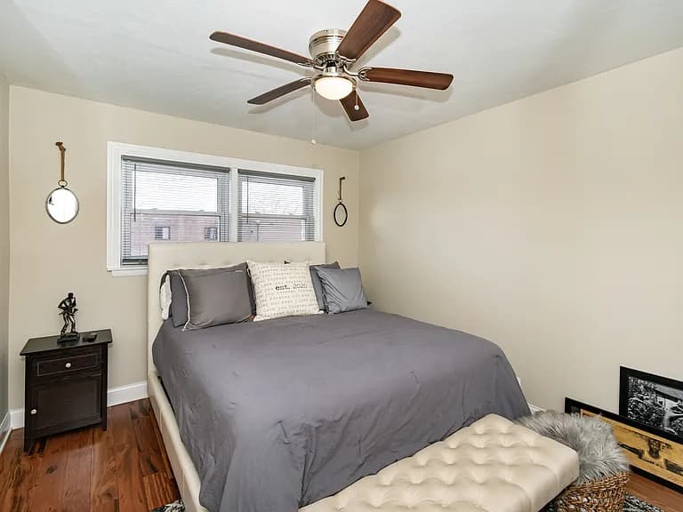 Gallery view 5 of 4330 N Keystone Ave APT 3E, Chicago, IL, 60641