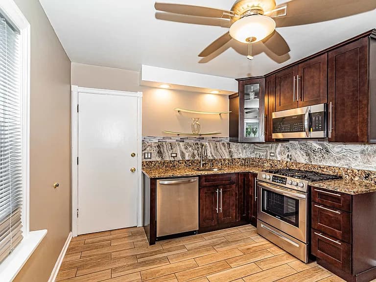 Gallery view 11 of 4330 N Keystone Ave APT 3E, Chicago, IL, 60641