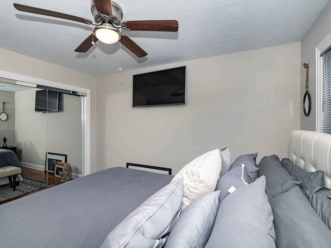 Gallery view 12 of 4330 N Keystone Ave APT 3E, Chicago, IL, 60641