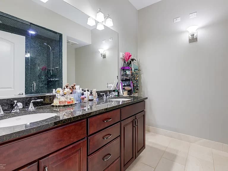 Gallery view 6 of 1154 W Diversey Pkwy Apt 2W, Chicago, IL 60614