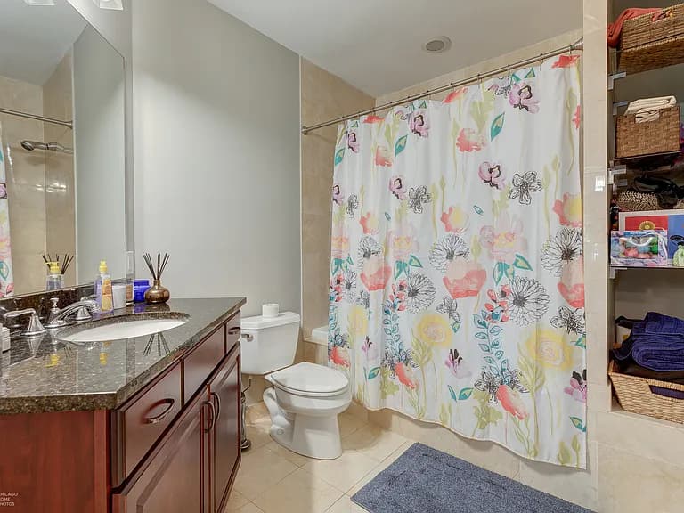 Gallery view 10 of 1154 W Diversey Pkwy Apt 2W, Chicago, IL 60614