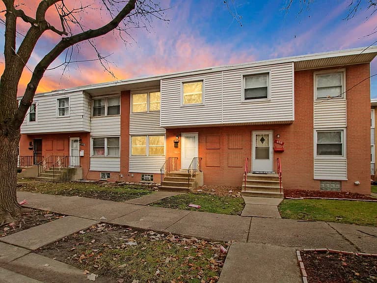 Exterior of 6521 N Kedzie Ave, Chicago, IL 60645