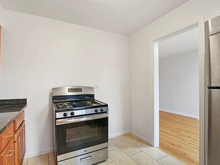 Gallery view 3 of 6521 N Kedzie Ave, Chicago, IL 60645