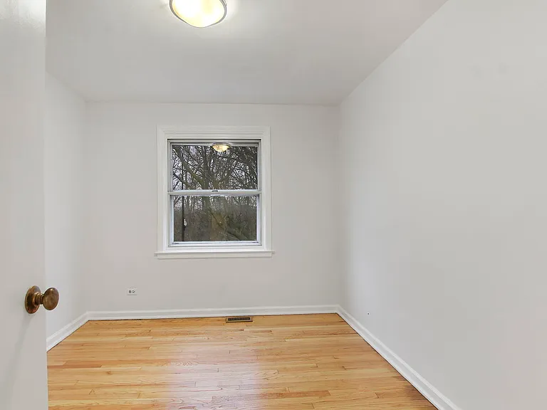 Gallery view 5 of 6521 N Kedzie Ave, Chicago, IL 60645