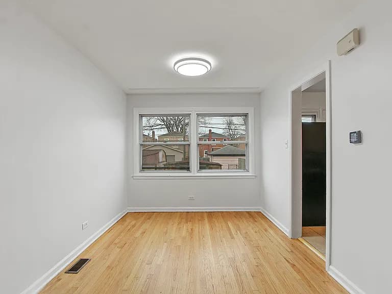 Gallery view 9 of 6521 N Kedzie Ave, Chicago, IL 60645