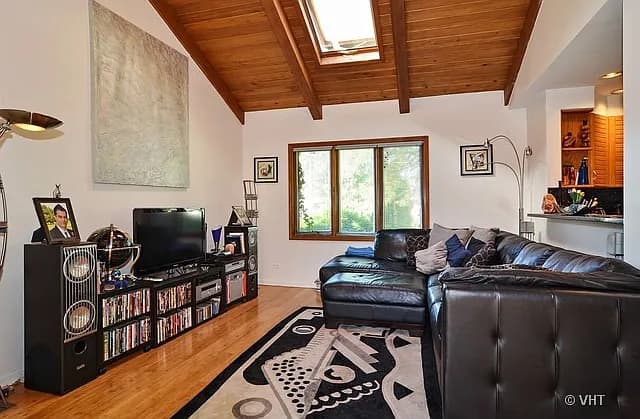6812 N Kenneth Ave property image