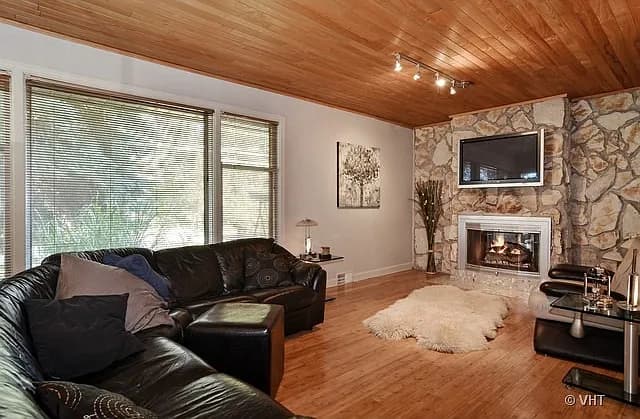6812 N Kenneth Ave property image