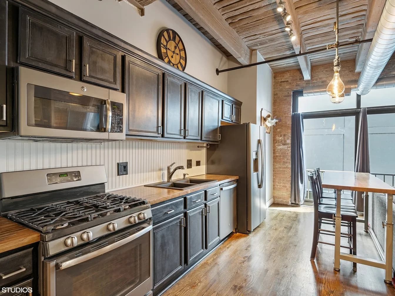 14 N Sangamon St APT 210 property image