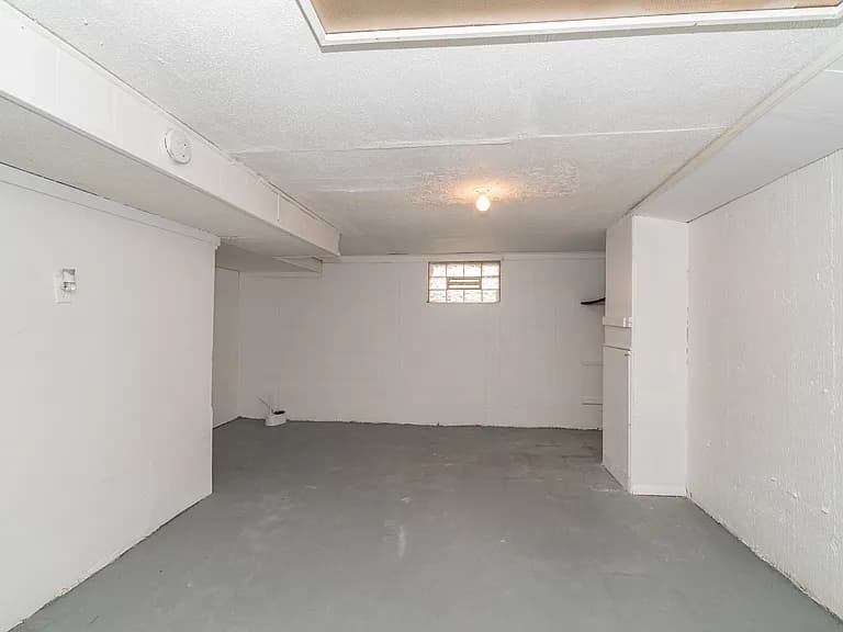 3915 W 85th St property image